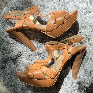 Guess Camel brown heels
